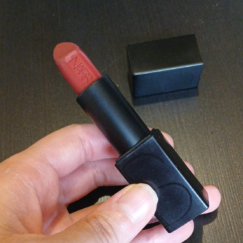 NARS Audacious Lipstick - Shade "LESLIE" - Picture 1 of 5